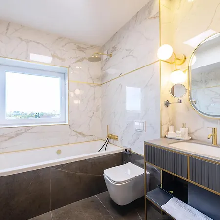 Yasu Luxury * בוקרשט